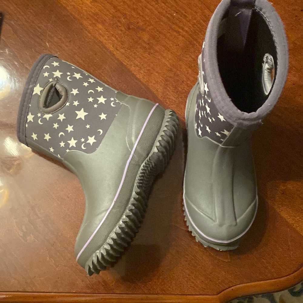Girls Bogg-like Cat & Jack star boots